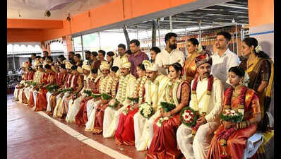 Simplicity defines mass wedding of 11 couples at Perne Temple