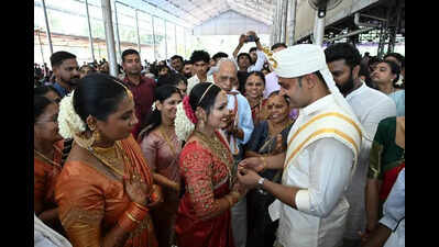 Simplicity defines mass wedding of 11 couples at Perne Temple
