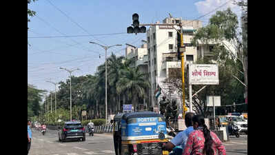 Pune’s traffic signal upgrade remains on paper as commuters suffer