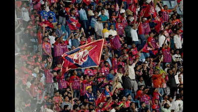 Amid Rishabh, Rahul no-show, fans cheer much-awaited match