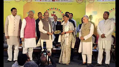 Purvanchal University VC gets Maati Samman