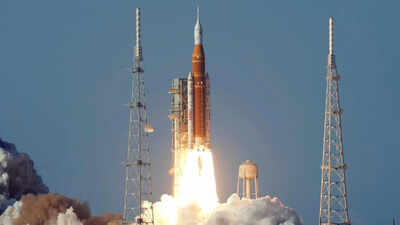  Nasa launches Artemis II, 1st crewed lunar mission in half a century