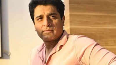 Shakti Anand slips through jail bars in quirky on-set ‘fitness test’