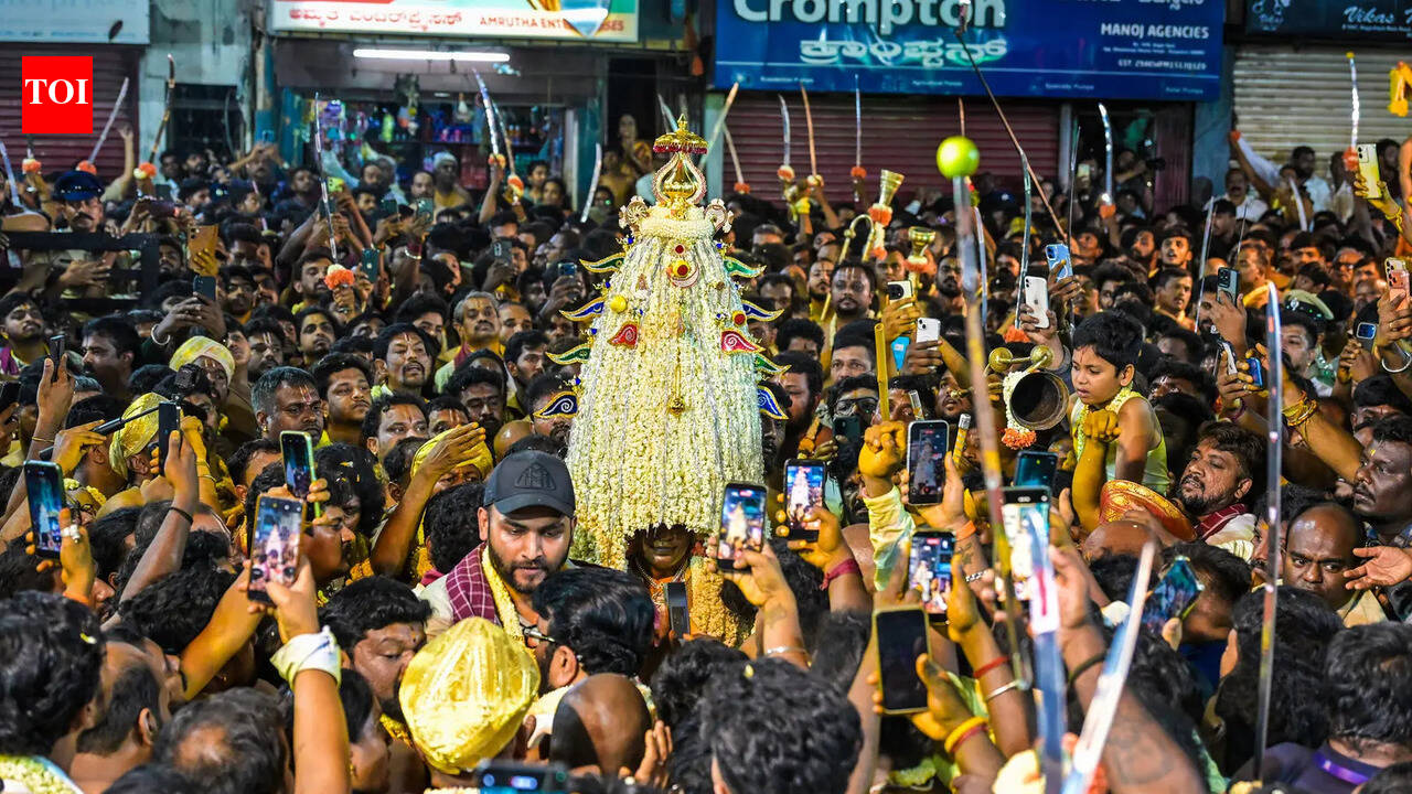 Bengaluru glows through the night as Karaga procession comes alive