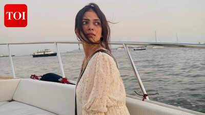 Malavika Mohanan falls in love with Mumbai again after sunset boat ride: 'The sky was breathtaking, the ocean air healing'