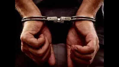 Temple guard steals 1.8cr jewellery, held