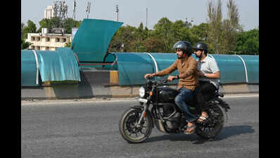 New barriers on Lajpat Nagar flyover’s show early signs of damage