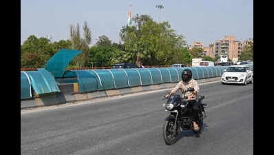 New barriers on Lajpat Nagar flyover’s show early signs of damage