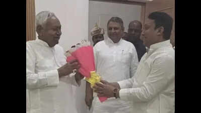 RJD MLA meets CM, sparks political buzz