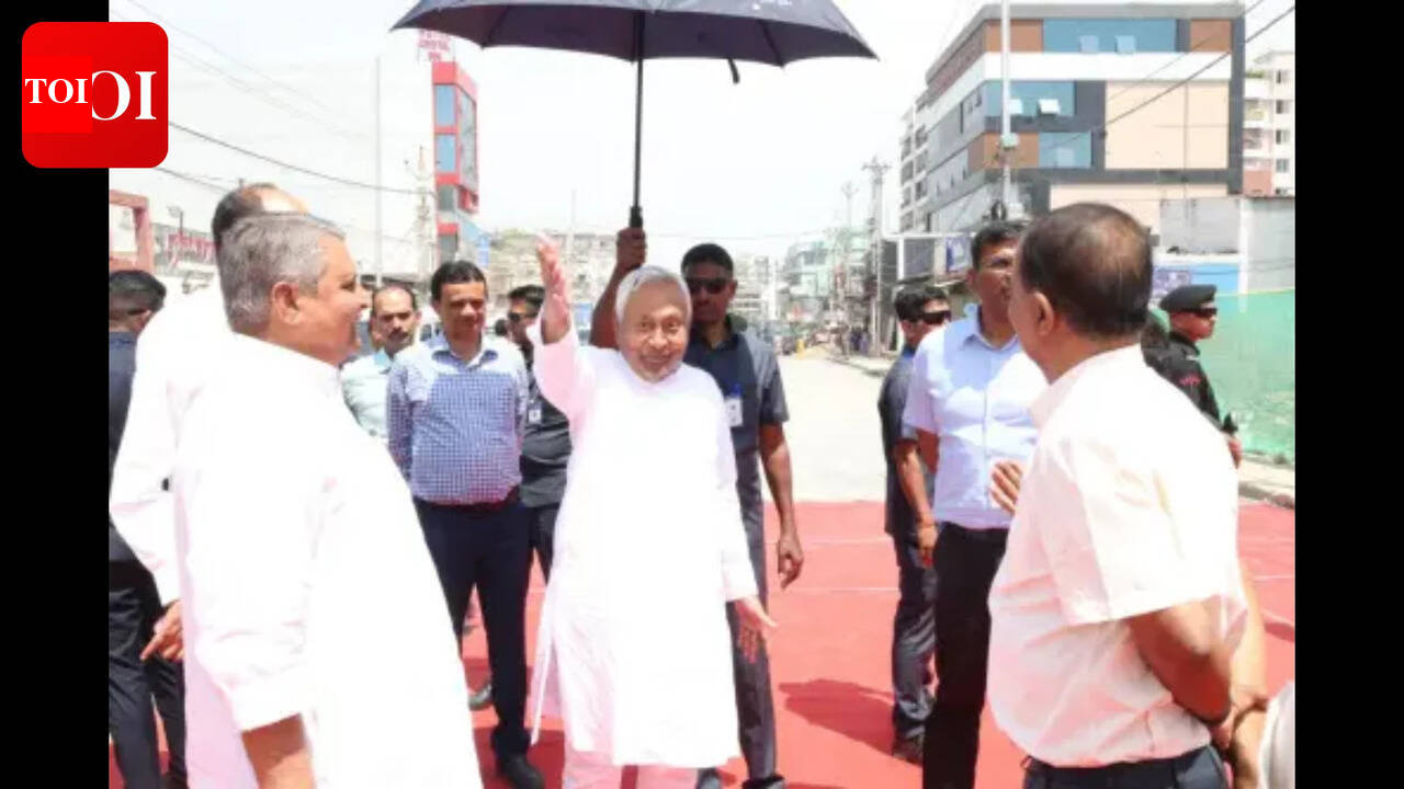 Expedite infrastructure projects in city: CM to officials