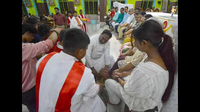 Devotees attend Maundy Thursday prayer services across Kolkata churches