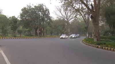 Delhi-NCR wakes up to cloudy skies, dust storm; IMD predicts rain, thunderstorms