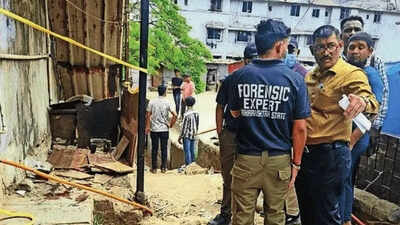  Man open fires at 3 in Thane; 1 dead, 2 injured