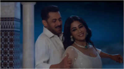  Salman Khan and Chitrangda Singh's ‘Chand Dekh Lena’ BTS video went viral