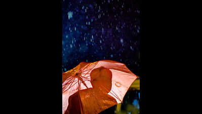 Dust storm pushes Delhi AQI into ‘poor’; GRAP not invoked due to rain forecast