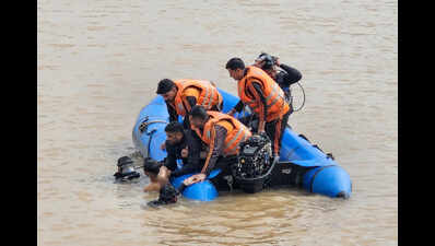 One feared drowned as boat capsizes in Sheohar