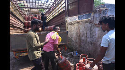 Delhi Rolls Out Multi-Level Strategy with Centre to Ease LPG