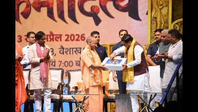 Glorify heroes, not negative characters: CM to filmmakers