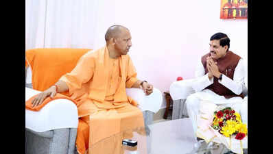 Glorify heroes, not negative characters: CM to filmmakers