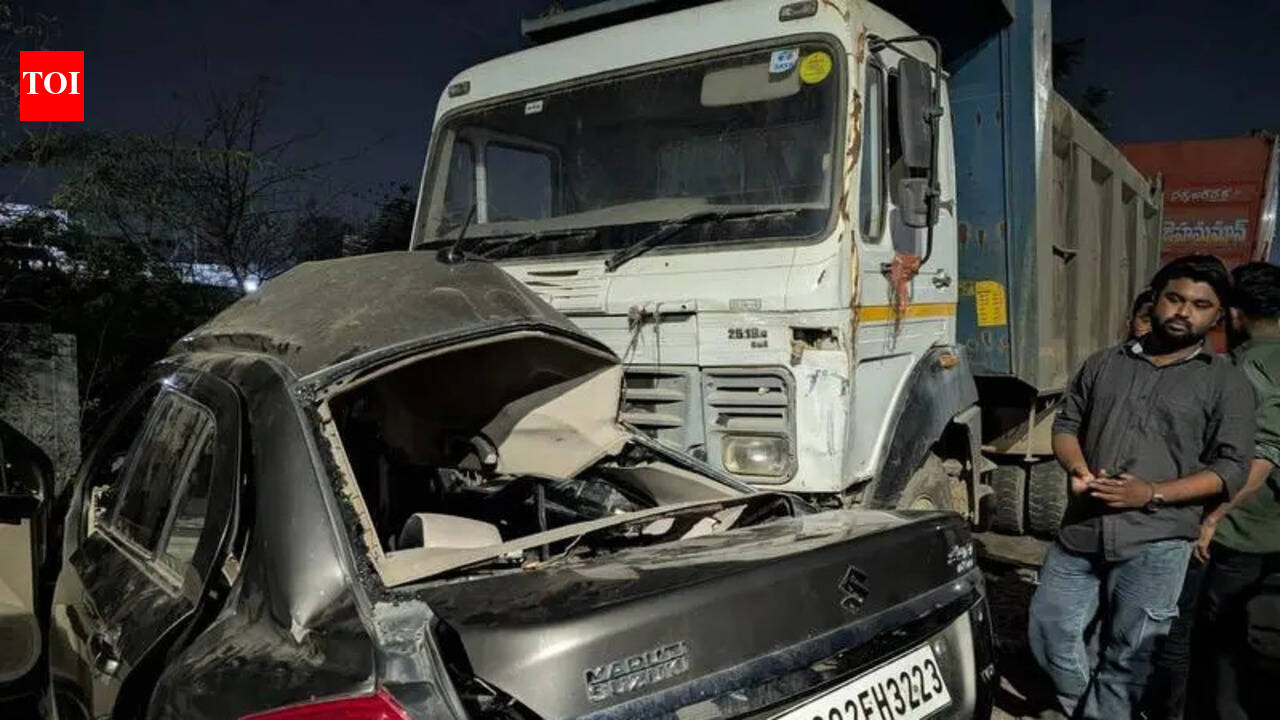 Two youngsters killed as car rams into parked lorry in Karimnagar ...