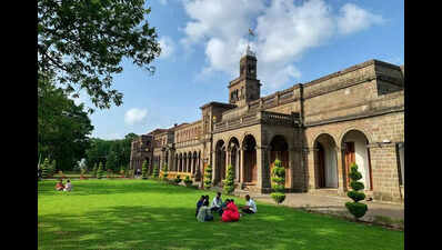 Pune varsity students get scholarship