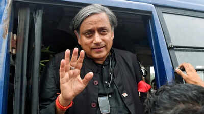 Congress MP Shashi Tharoor's Convoy Blocked In Kerala, Security Staff Assaulted During Poll Campaign