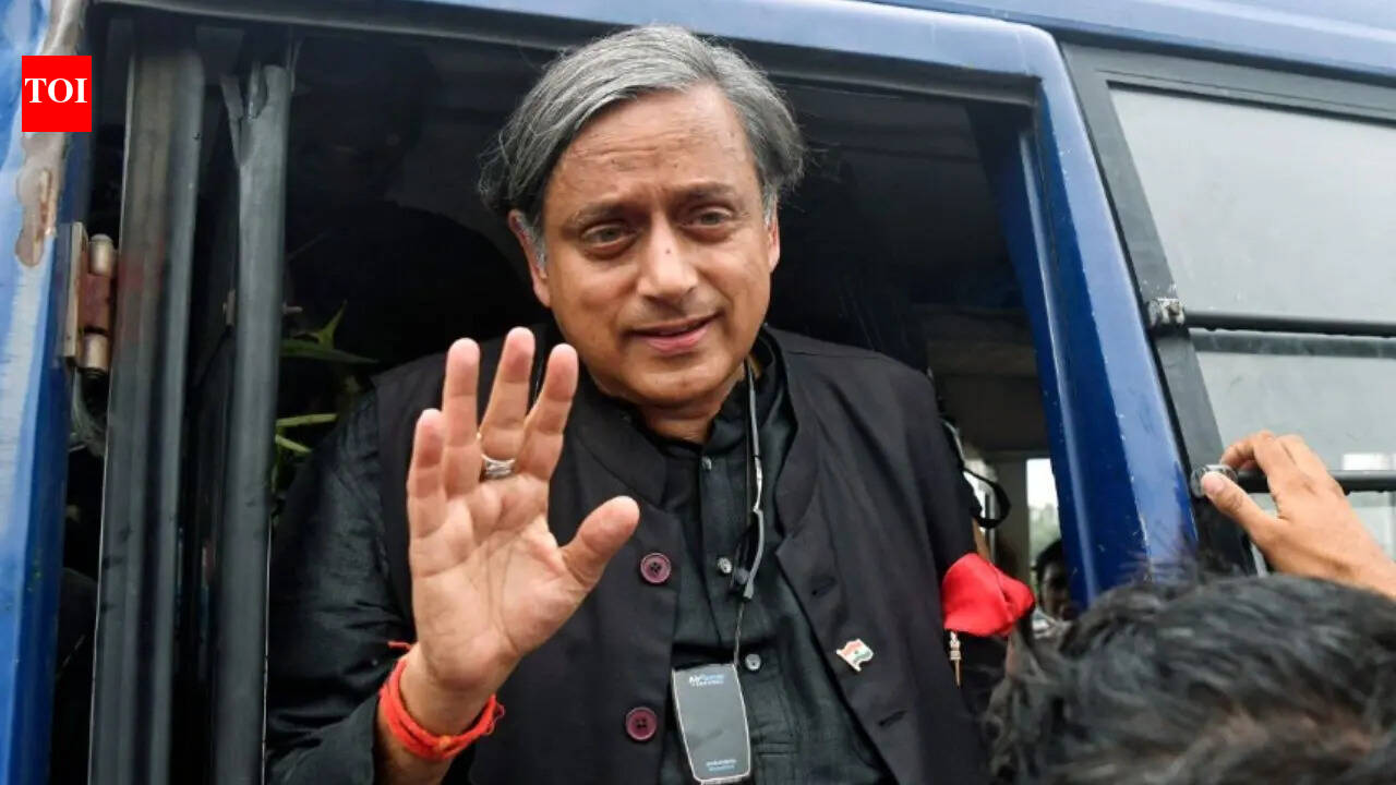 Shashi Tharoor's convoy blocked in Kerala's Wandoor, five men assault his gunman, driver