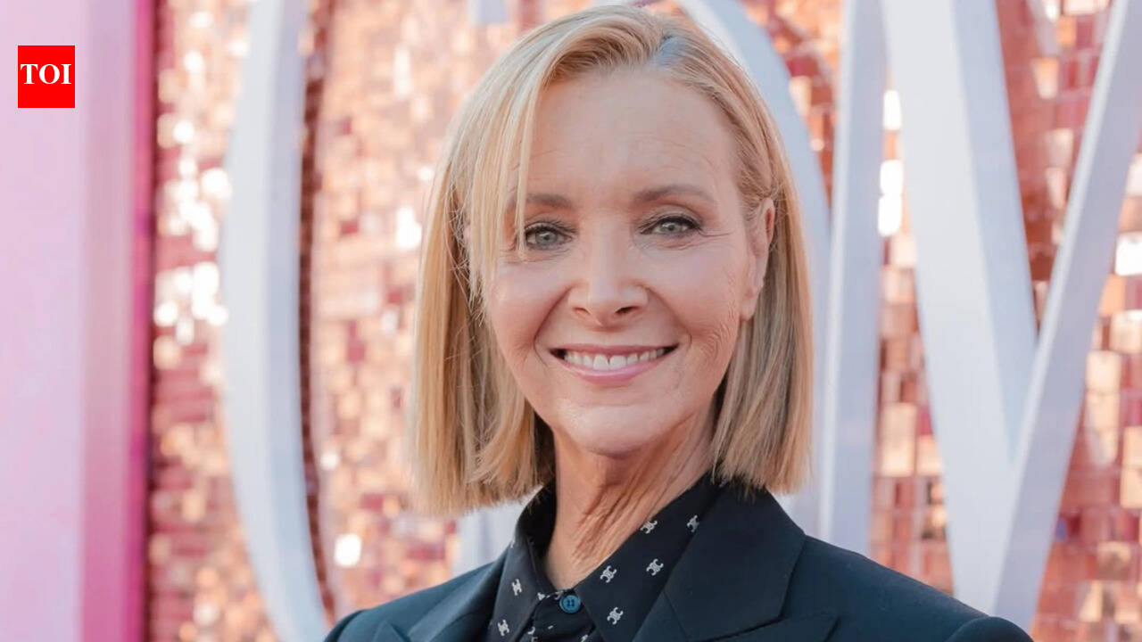 Lisa Kudrow calls Alan Cumming 'such a force' as she revisits their 1997 classic 'Romy and Michele's High School Reunion'