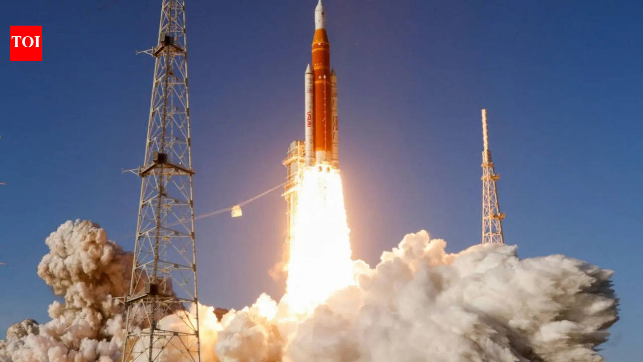 When in-flight entertainment is a spaceship launch, live!