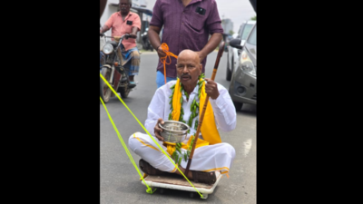  Man comes to file nomination sitting on a wheeled board like a beggar