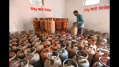 IOCL flags manual deliveries; suspends 5 LPG distributors