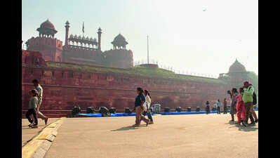 Delhi tops in foreign tourist arrivals, but trails in stays