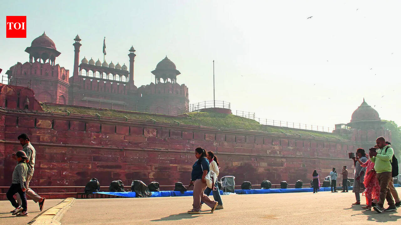 Delhi tops in foreign tourist arrivals, but trails in stays