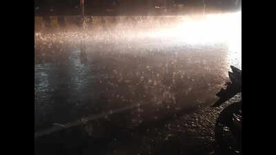 Rain, hailstorm bring relief from heat in Kanpur