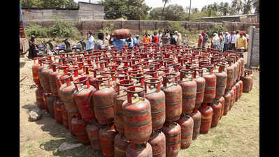 Thieves steal 108 LPG cylinders from godown in UP