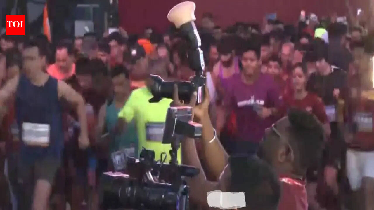 PNB organises 2nd edition of half marathon to honour Operation Sindoor heroes in Delhi, 27,000 people participated in the event