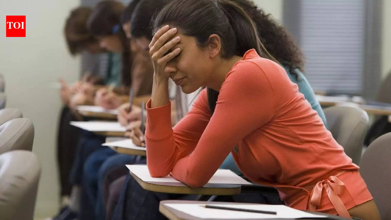 More US college students are changing majors as AI influences their career choices