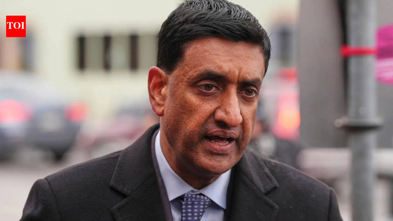 Cursing at Iran won't reopen Strait of Hormuz: Ro Khanna says Obama-like statesmanship needed now