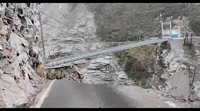 1k from Bengal stuck in Sikkim after landslide
