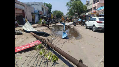Heavy rain, hailstorm disrupt life, damage crops in Kanpur