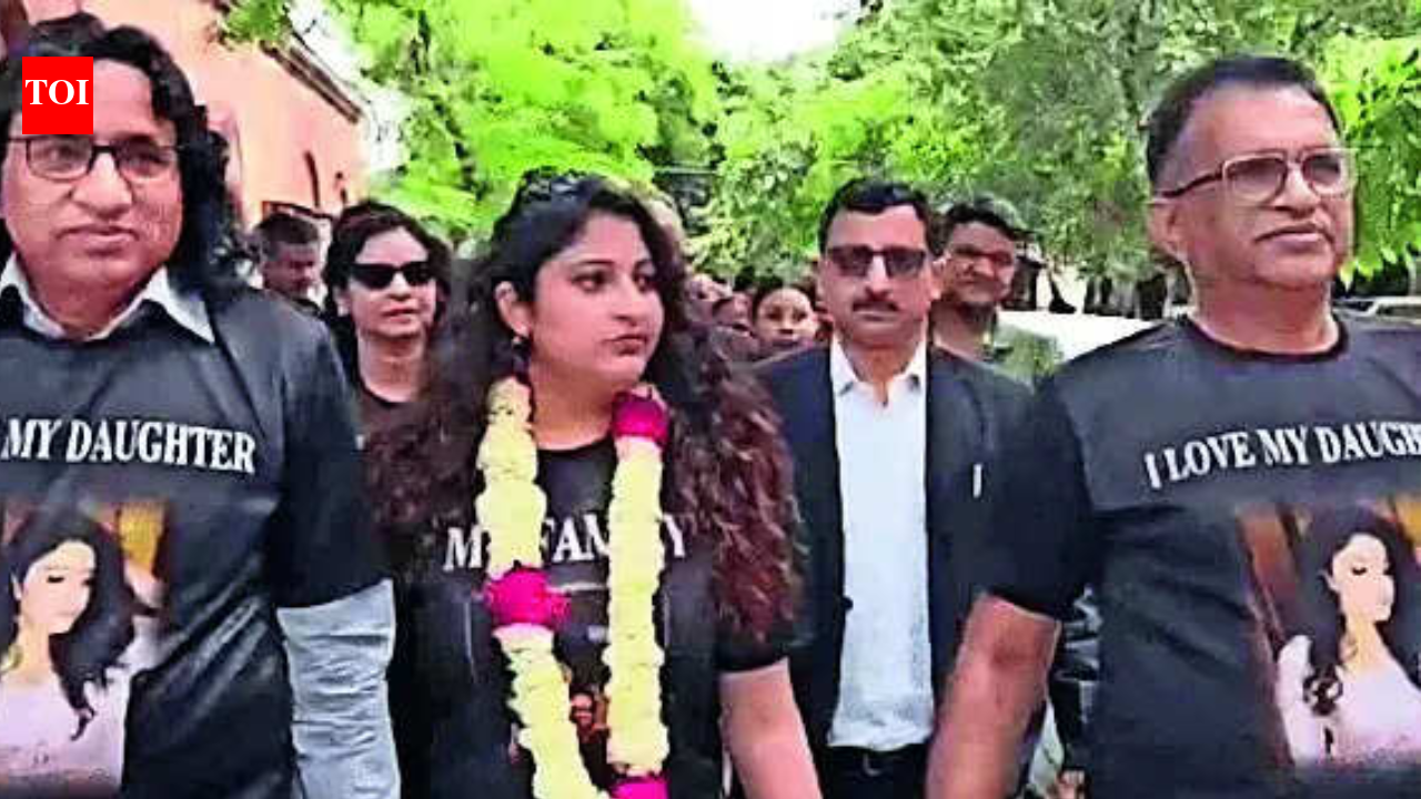 'Her dignity matters more': Retired judge greets divorced daughter with band-baaja in UP