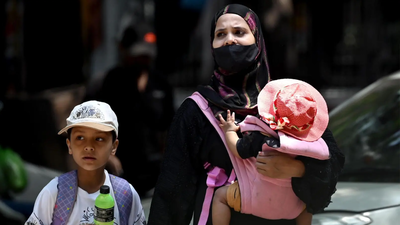 Delhi weather: IMD issues yellow alert for rain on Tuesday after slight rise in temperature