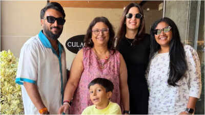 Natasa Stankovic poses with Hardik Pandya's mother amid his link-up with Mahieka Sharma