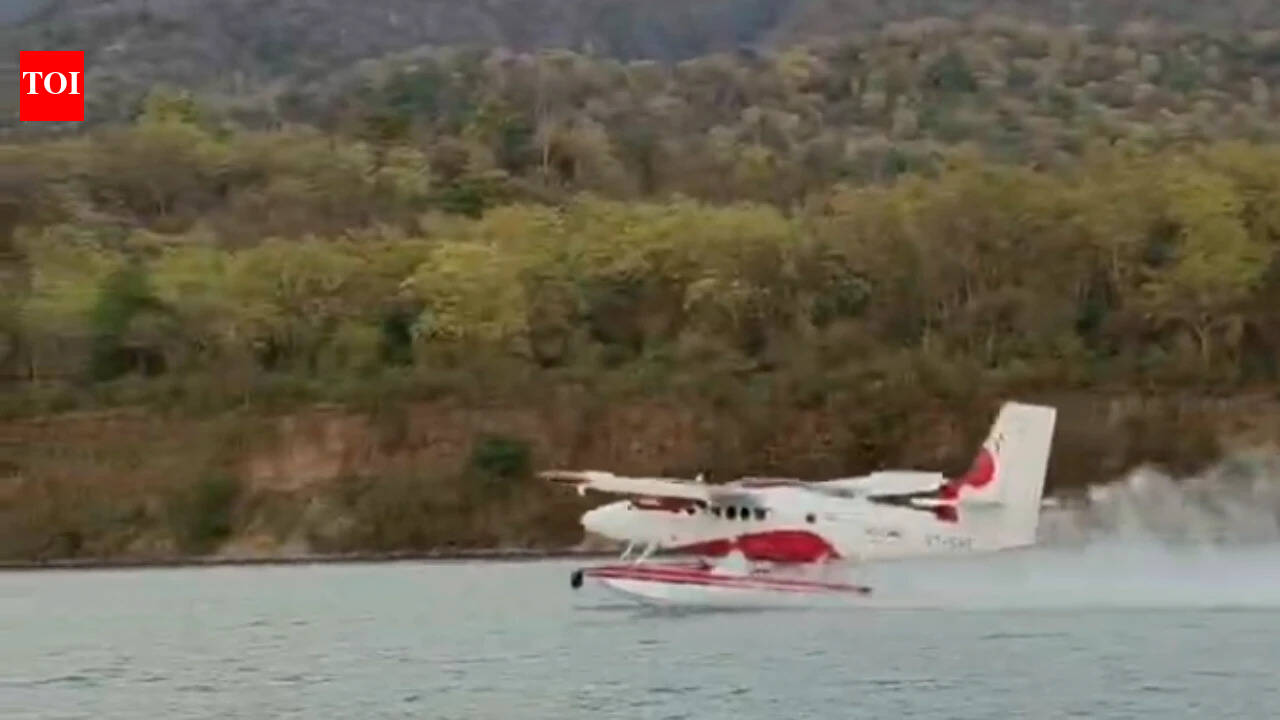 First plane converted to seaplane in India has a test flight on a Ganga Barrage