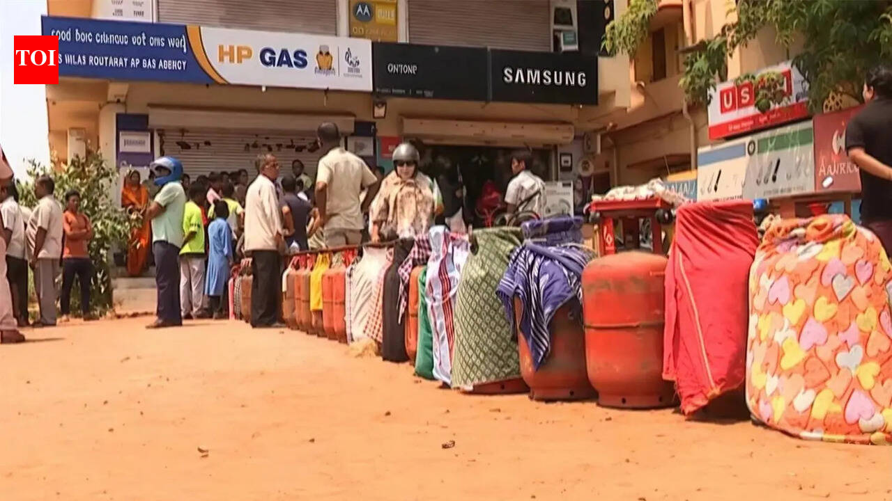 Tension erupts outside cooking gas agency in Ganjam