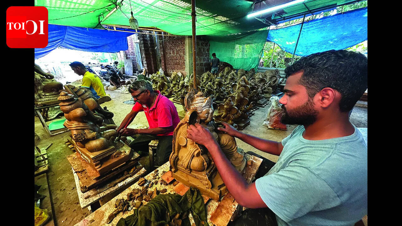 Register on online portal to sell Ganesh idols: Govt to vendors
