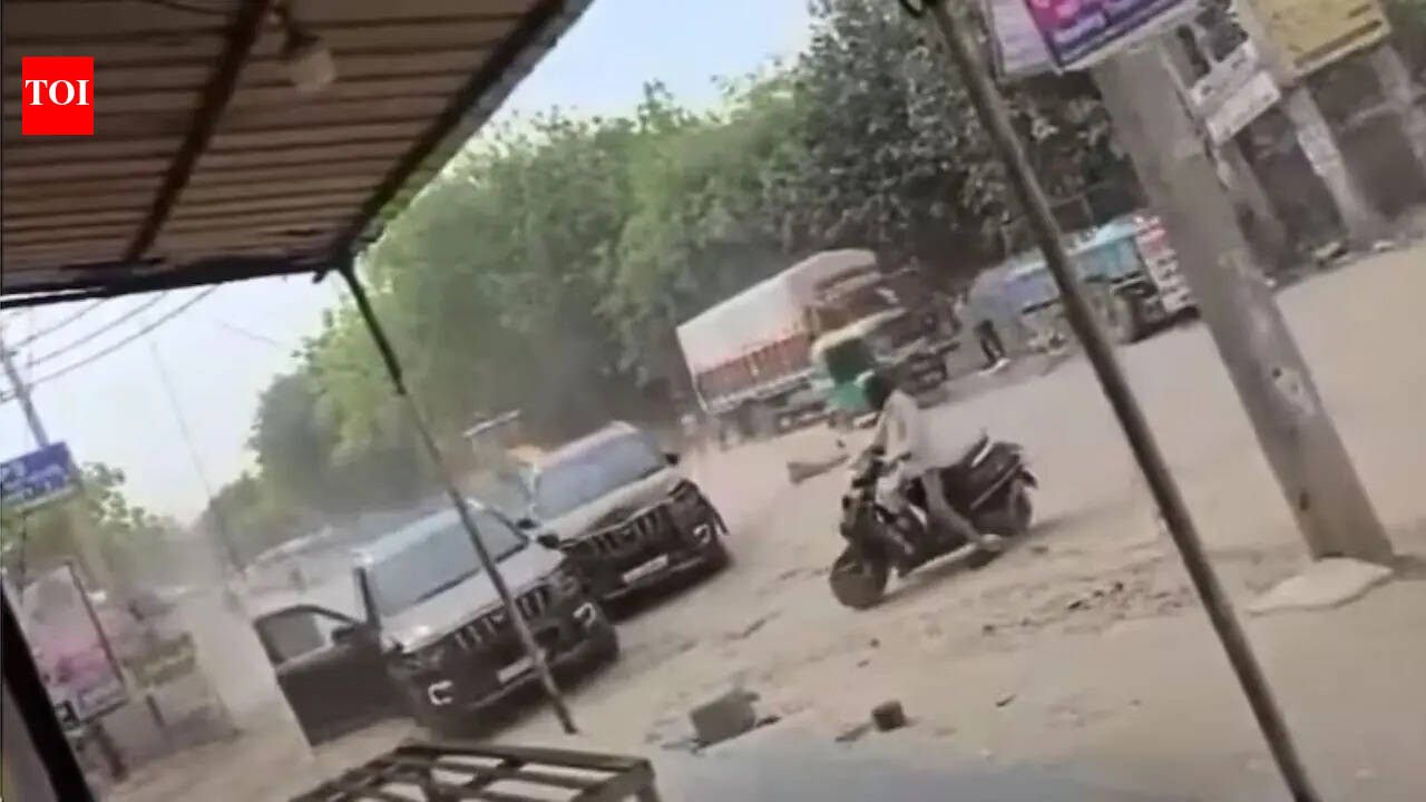 Watch: Friends’ feud spills onto Gurgaon streets, SUVs chase & ram each other 
