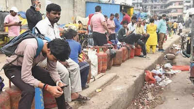 LPG blow hits daily wagers in NCR: Food & cash crisis forces many to go home