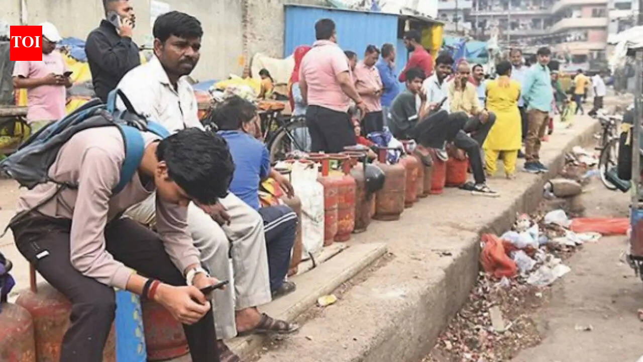 LPG blow hits daily wagers in NCR: Food & cash crisis forces many to go home