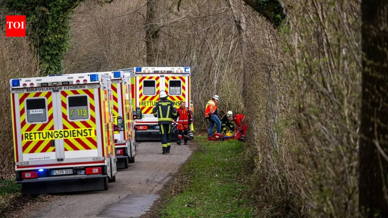 3 killed as high winds topple a tree on an Easter egg hunt in Germany